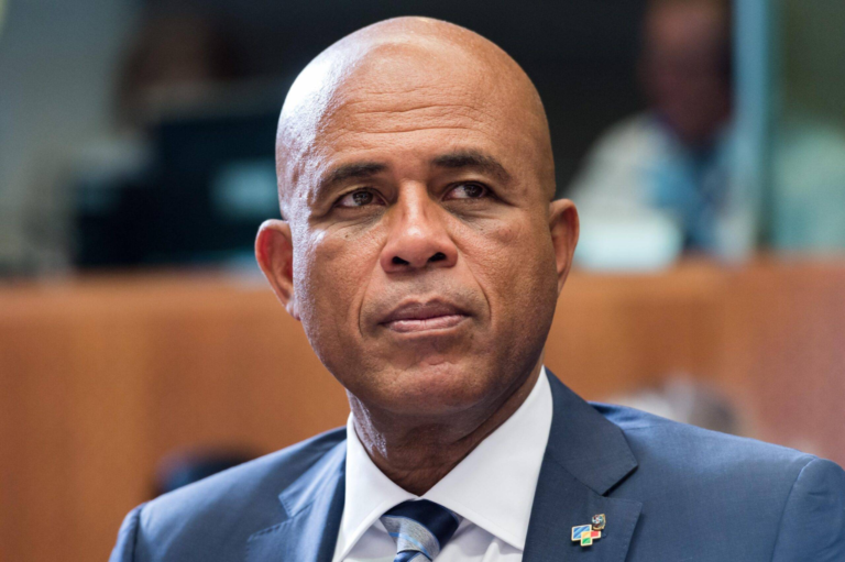 Élections 2026 : Michel Martelly inscrit à la présidence sous DEBLOKE, le CEP affiche 16 inscriptions
